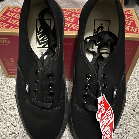 Vans Shoes - Vans women’s Black lace up Canvas Sneakers